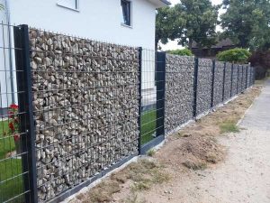 Gabionen Zaun und Stabmattenzaun