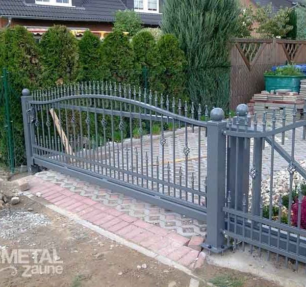 Schiebetor aus Silber