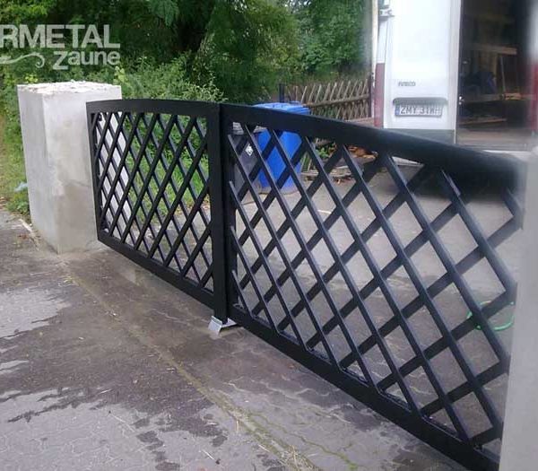 klassischer Holzzaun aus Polen